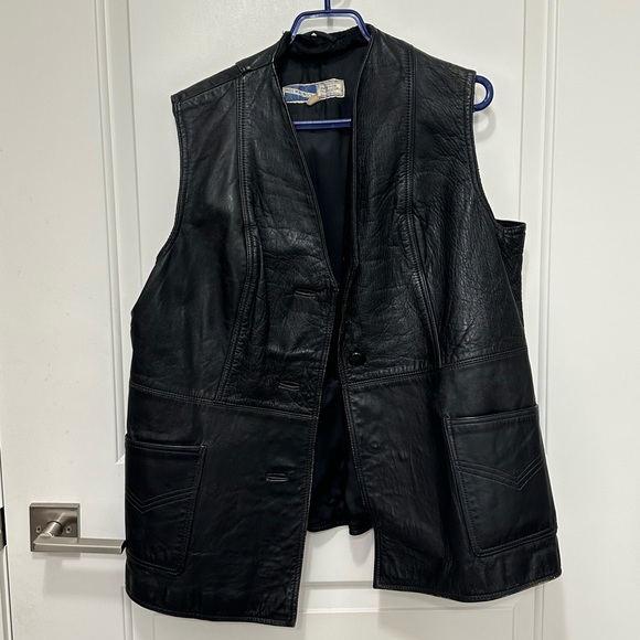 [SOLD] Vintage black leather vest jacket - Picture 7 of 10